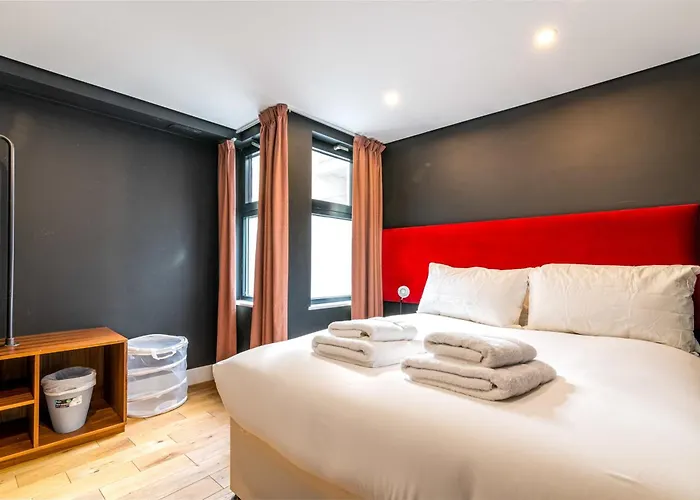 Trendy Kings Cross Flat